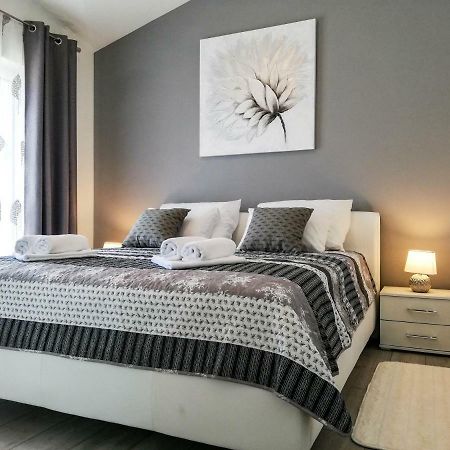 Apartment Sara Kaštela Екстериор снимка